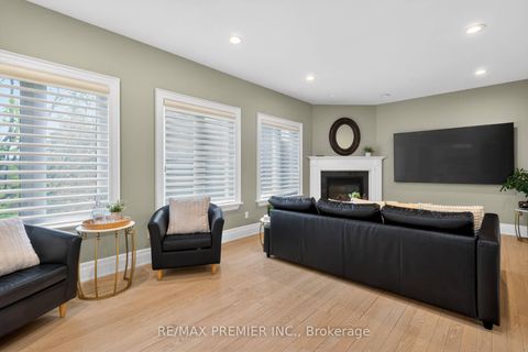 Photo 11 at 46 Deerchase Circle, Islington Woods, Vaughan