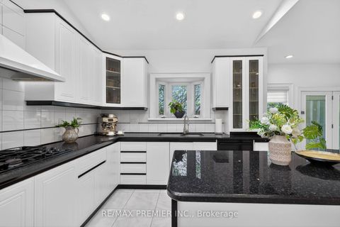 Photo 16 at 46 Deerchase Circle, Islington Woods, Vaughan
