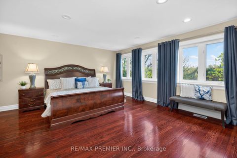 Photo 22 at 46 Deerchase Circle, Islington Woods, Vaughan