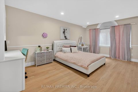 Photo 25 at 46 Deerchase Circle, Islington Woods, Vaughan