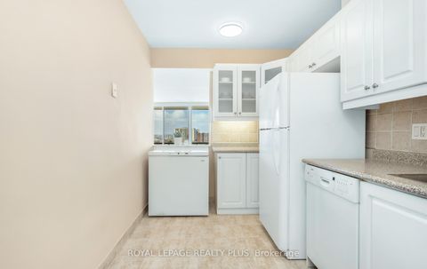 Photo 14 at 1004 - 1 Four Winds Drive, York University Heights, Toronto