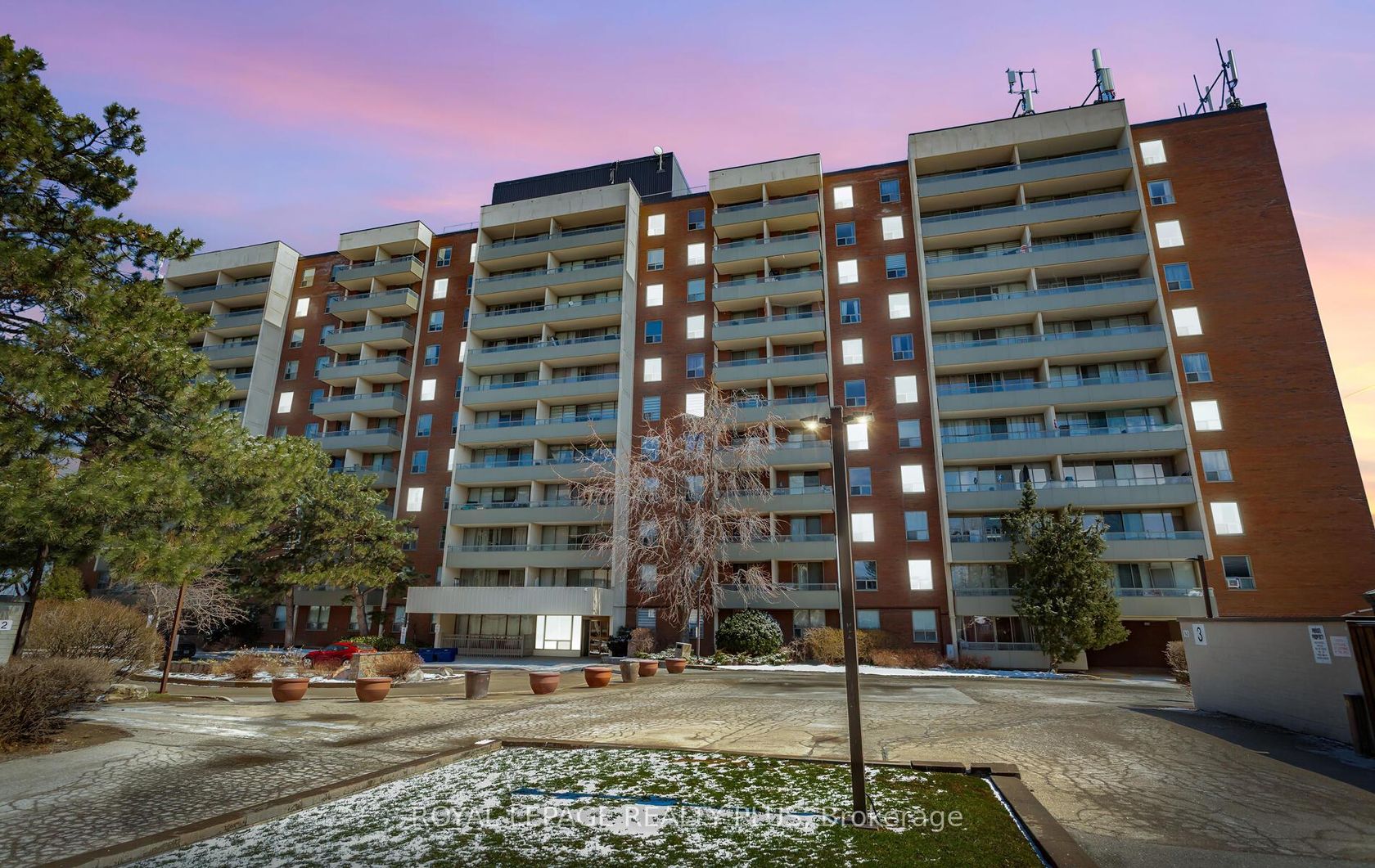1004 - 1 Four Winds Drive, York University Heights, Toronto photo number 2