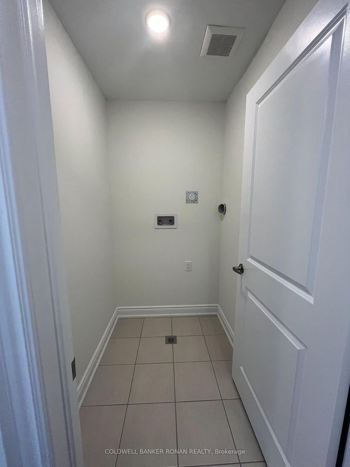 Photo 8 at 13 Elgin Court, Bradford, Bradford West Gwillimbury