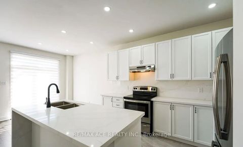 Photo 10 at 203 Raleigh Avenue, Birchmount, Toronto