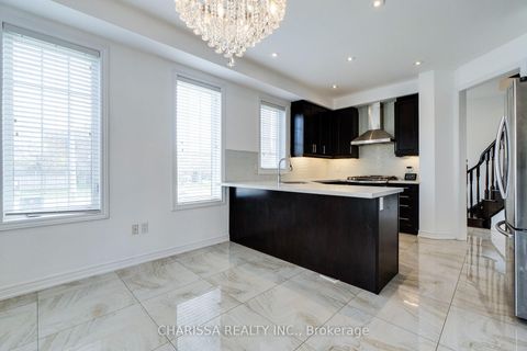Photo 10 at 2 HAWSTONE Road, Vellore Village, Vaughan