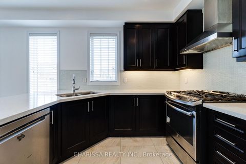 Photo 12 at 2 HAWSTONE Road, Vellore Village, Vaughan