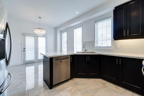 Photo 17 at 2 HAWSTONE Road, Vellore Village, Vaughan