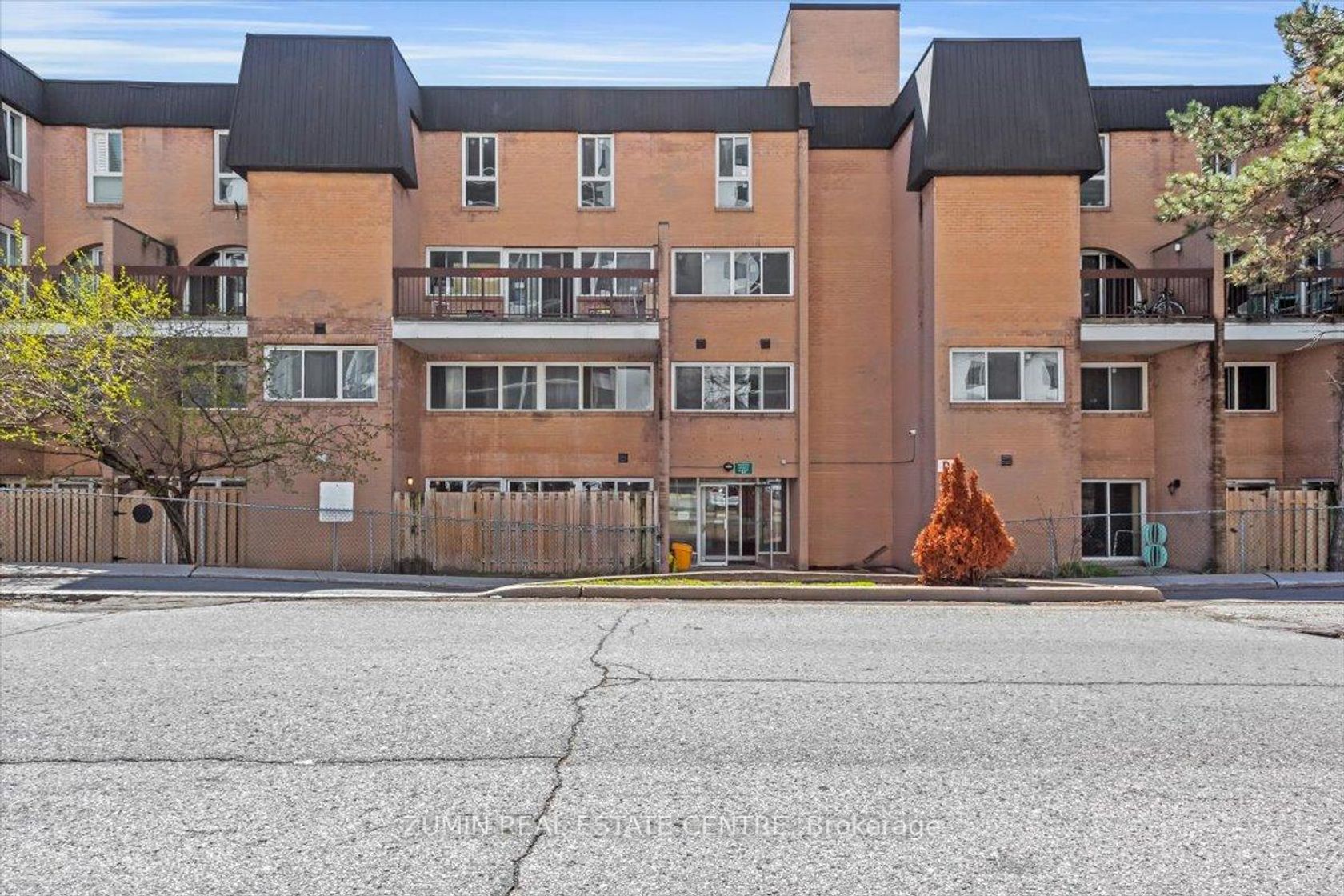 1075 - 100 Mornelle Court, Morningside, Toronto photo number 2