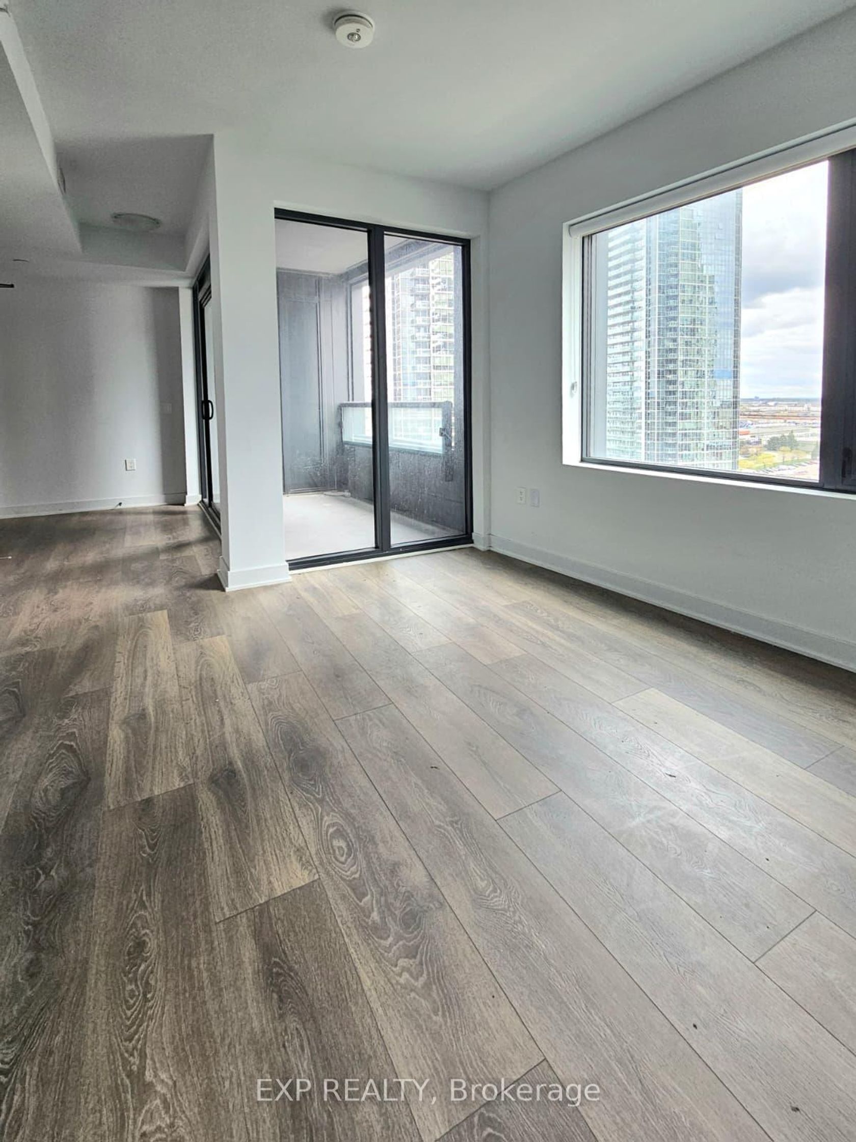 1307 - 2920 Highway 7 Road, Concord, Vaughan photo number 2