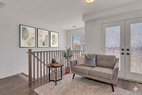 Photo 3 at 61 Fairlane Avenue, Painswick South, Barrie