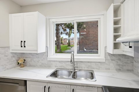 Photo 2 at 112 - 57 Godstone Road, Don Valley Village, Toronto