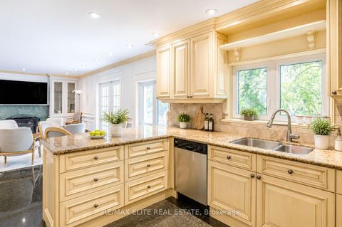 Photo 4 at 88 Old Colony Road, Windfields, Toronto