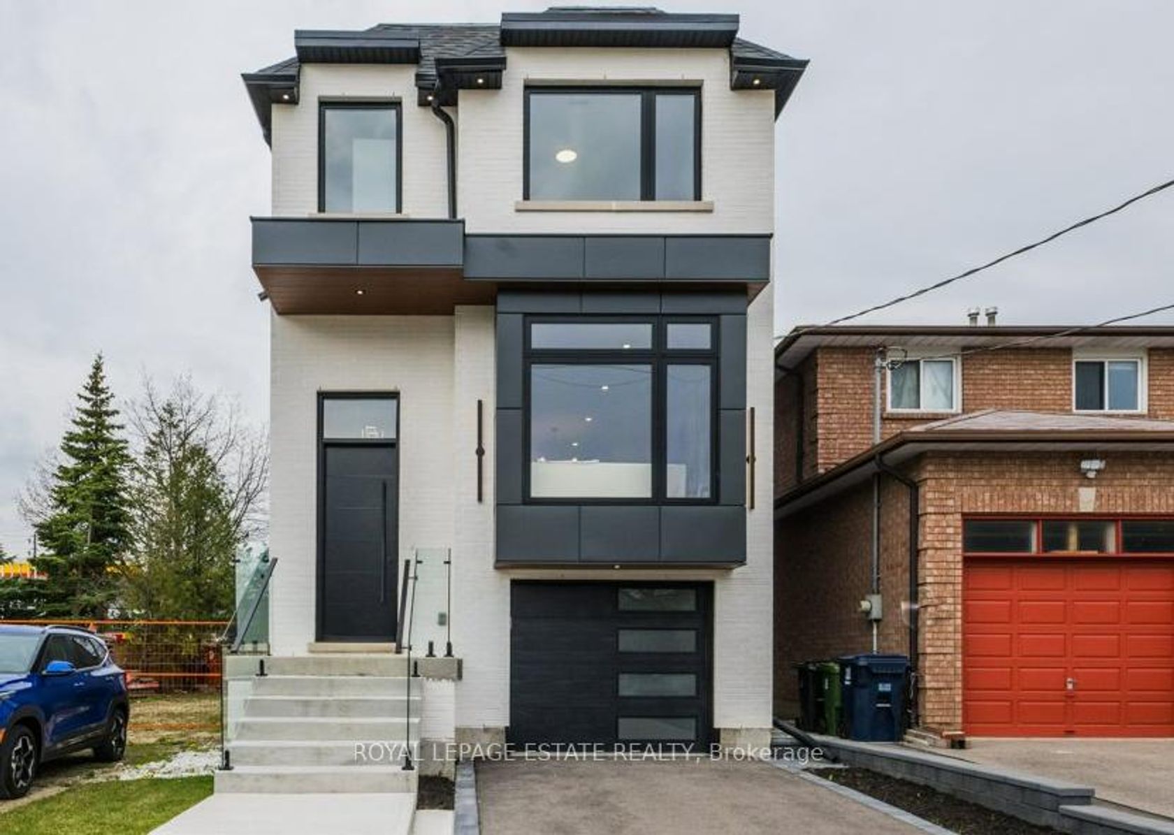 4 Lunness Road, Alderwood, Toronto photo number 2