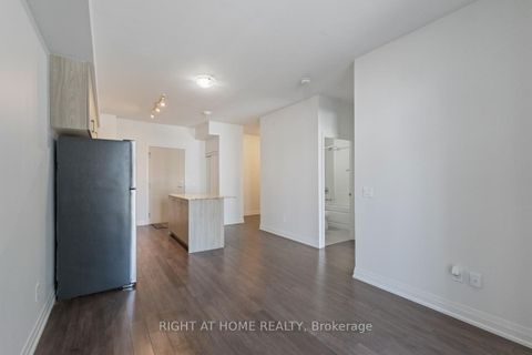 Photo 10 at 312 - 10 MEADOWGLEN Place, Woburn, Toronto