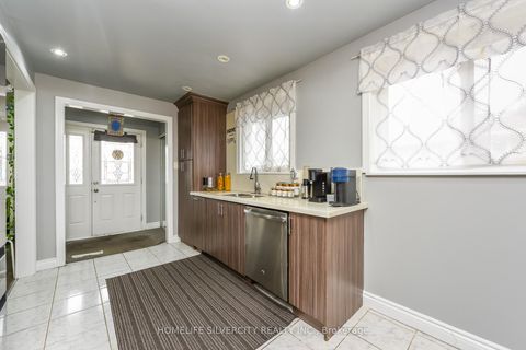 Photo 12 at 7816 Priory Crescent, Malton, Mississauga