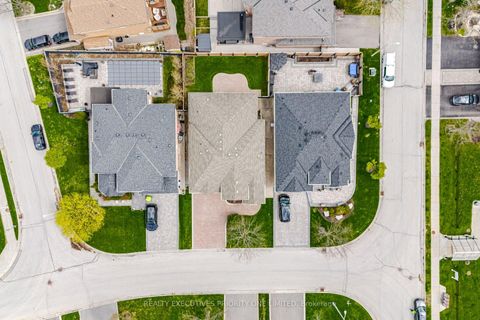 Photo 1 at 10 Bottero Drive, Rural Vaughan, Vaughan