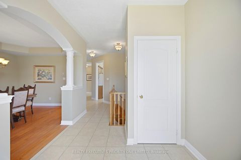 Photo 6 at 10 Bottero Drive, Rural Vaughan, Vaughan