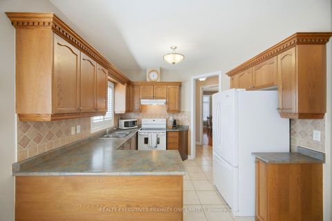 Photo 12 at 10 Bottero Drive, Rural Vaughan, Vaughan