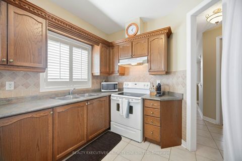 Photo 13 at 10 Bottero Drive, Rural Vaughan, Vaughan