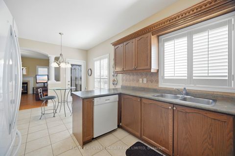 Photo 14 at 10 Bottero Drive, Rural Vaughan, Vaughan