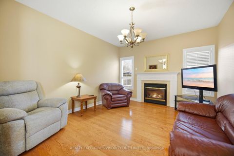 Photo 18 at 10 Bottero Drive, Rural Vaughan, Vaughan