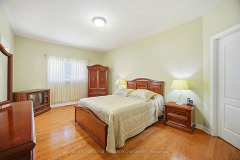 Photo 21 at 10 Bottero Drive, Rural Vaughan, Vaughan