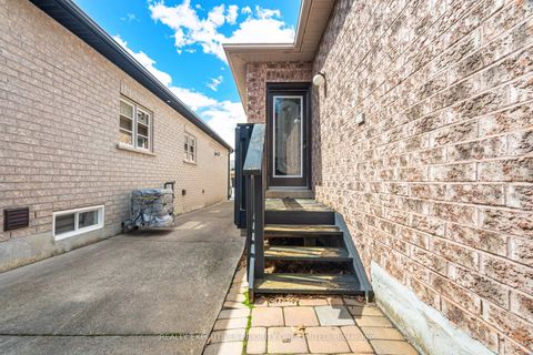 Photo 36 at 10 Bottero Drive, Rural Vaughan, Vaughan