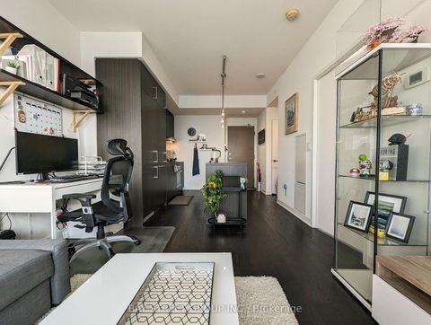 Photo 7 at 6103 - 100 Harbour Street, Waterfront Communities C1, Toronto