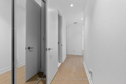 Photo 2 at 6113 - 7 Grenville Street, Bay Street Corridor, Toronto