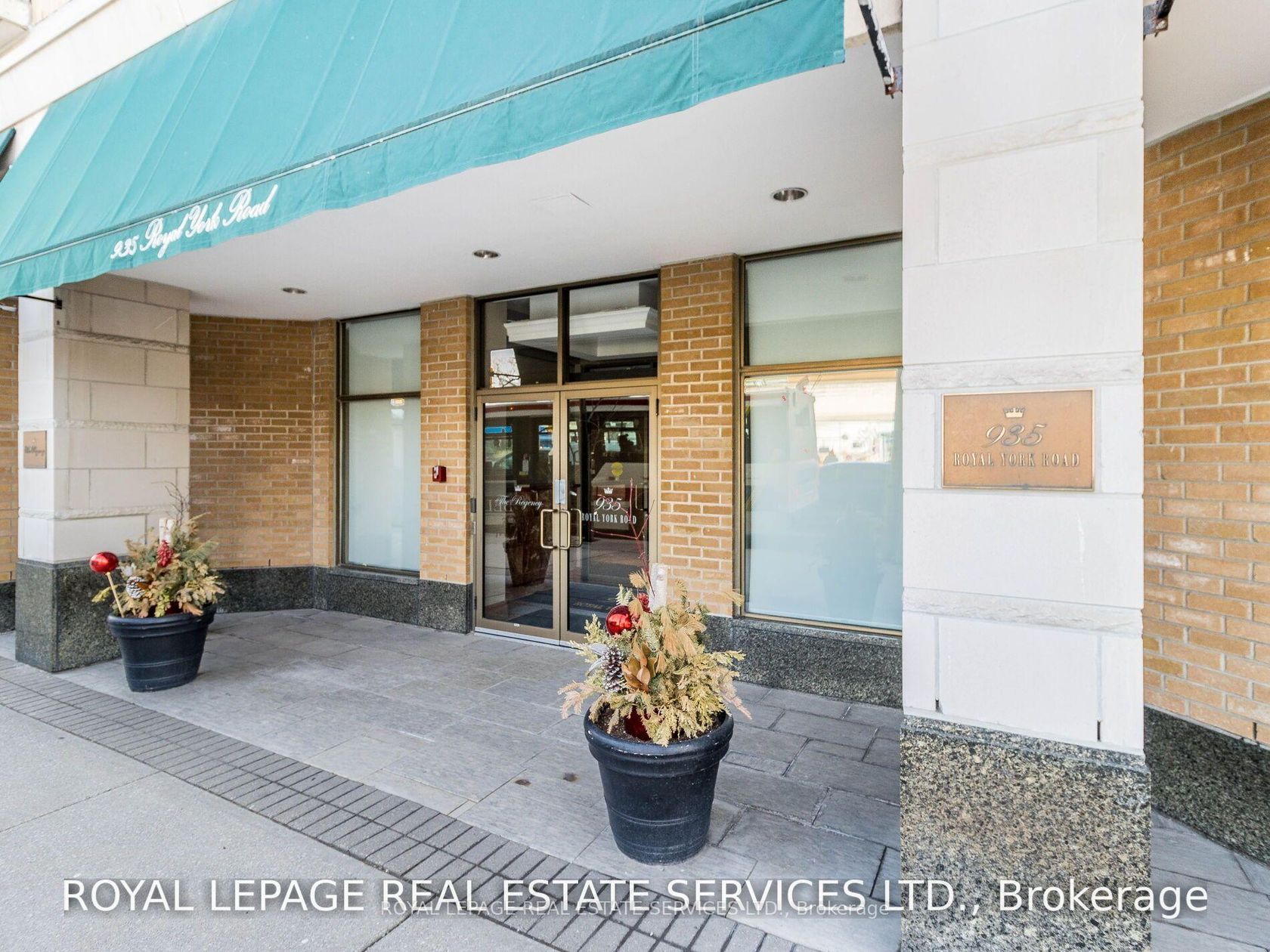 305 - 935 Royal York Road, Queensway, Toronto 