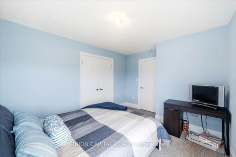 Photo 20 at 75 Bethpage Crescent, Glenway Estates, Newmarket