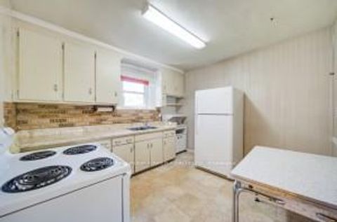 Photo 7 at 31 Melody Road, Pelmo Park W5, Toronto