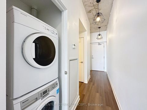 Photo 10 at 1909 - 210 Simcoe Street, Chinatown, Toronto
