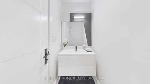 Photo 2 at 136 Santa Barbara Road, Willowdale West, Toronto