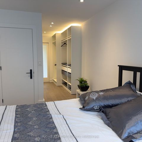 Photo 16 at 136 Santa Barbara Road, Willowdale West, Toronto
