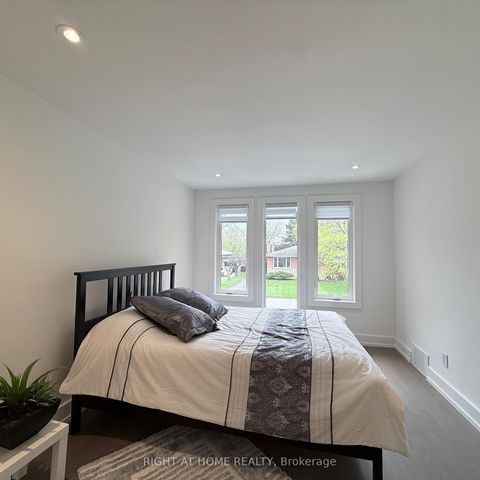 Photo 17 at 136 Santa Barbara Road, Willowdale West, Toronto