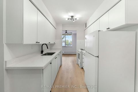 Photo 8 at 105 - 5 Frith Road, Jane Heights, Toronto