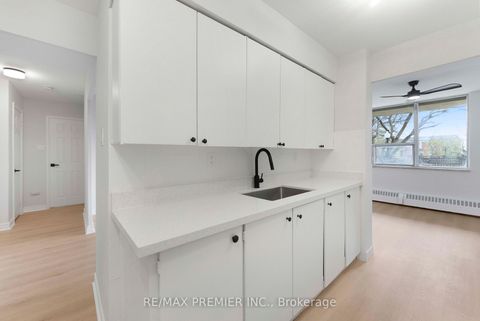 Photo 9 at 105 - 5 Frith Road, Jane Heights, Toronto