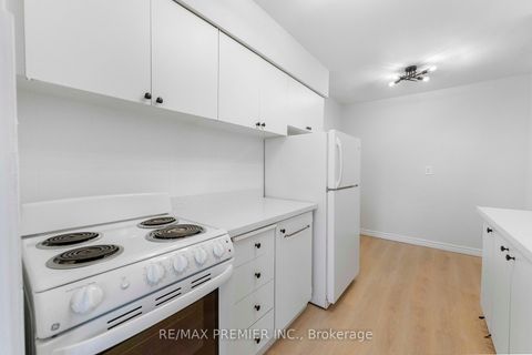 Photo 10 at 105 - 5 Frith Road, Jane Heights, Toronto