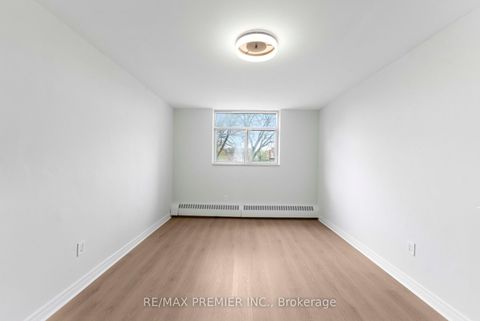 Photo 11 at 105 - 5 Frith Road, Jane Heights, Toronto