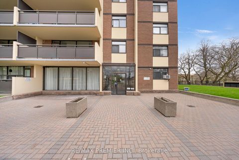 Photo 16 at 105 - 5 Frith Road, Jane Heights, Toronto