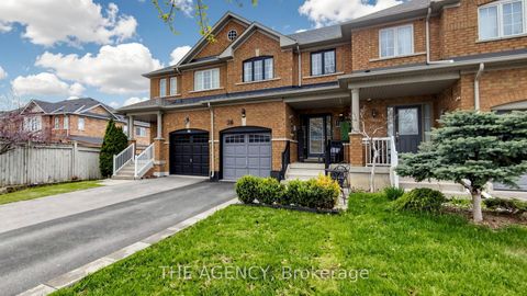 Photo 2 at 36 Keystar Court, Vellore Village, Vaughan