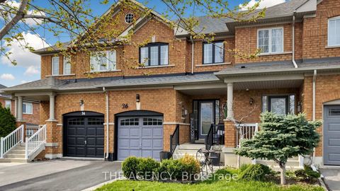 Photo 4 at 36 Keystar Court, Vellore Village, Vaughan