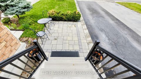 Photo 5 at 36 Keystar Court, Vellore Village, Vaughan