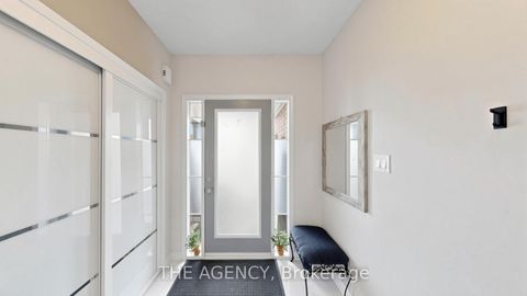 Photo 7 at 36 Keystar Court, Vellore Village, Vaughan