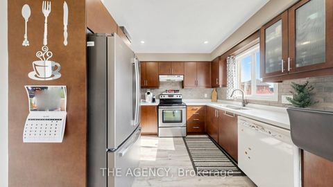 Photo 12 at 36 Keystar Court, Vellore Village, Vaughan