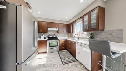 Photo 13 at 36 Keystar Court, Vellore Village, Vaughan