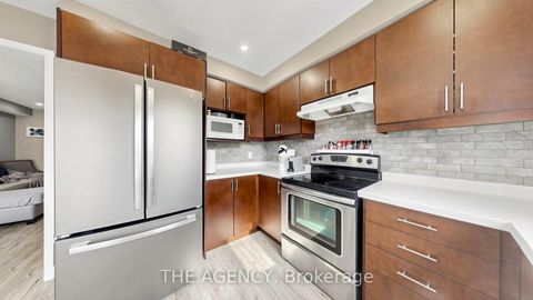 Photo 14 at 36 Keystar Court, Vellore Village, Vaughan