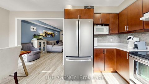 Photo 16 at 36 Keystar Court, Vellore Village, Vaughan