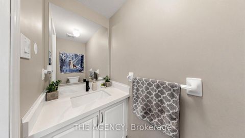 Photo 19 at 36 Keystar Court, Vellore Village, Vaughan